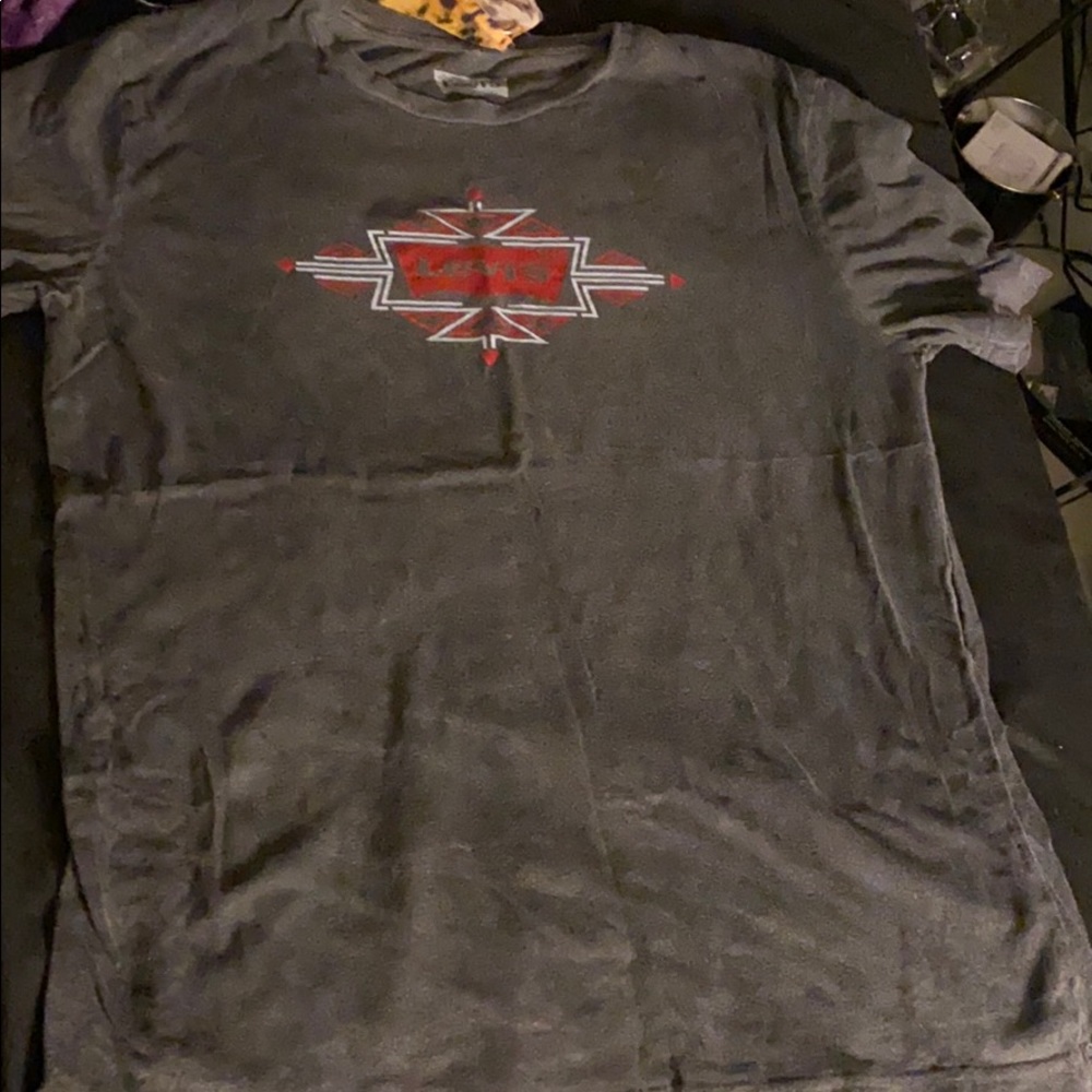 Grey Levi’s grunge shirt